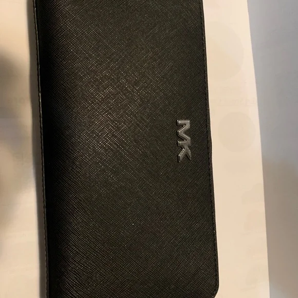 Michael Kors - Varick Leather Zip-Around Wallet